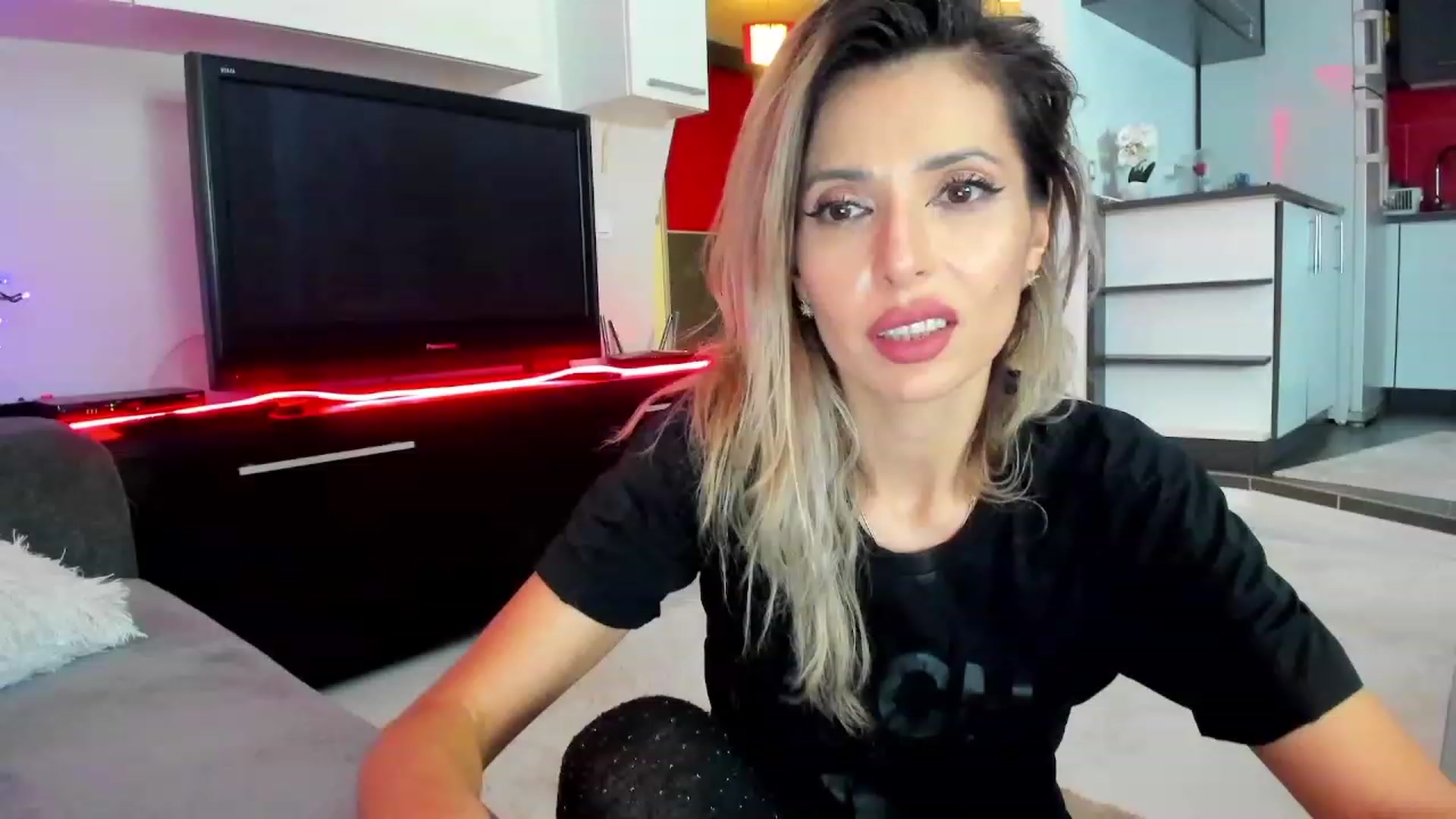 Gallery image thumbnail from SmileyTinaa's myfreecams stream on, 02/28/2024, 05:32 image 5 of 20