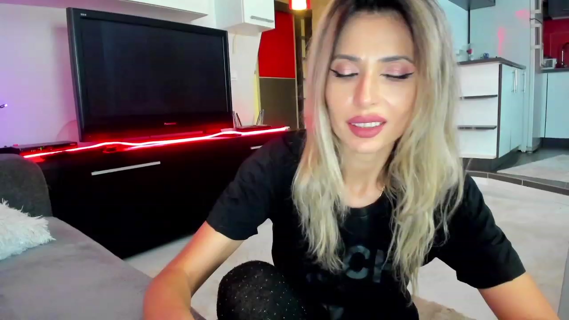 Gallery image thumbnail from SmileyTinaa's myfreecams stream on, 02/28/2024, 05:32 image 3 of 20