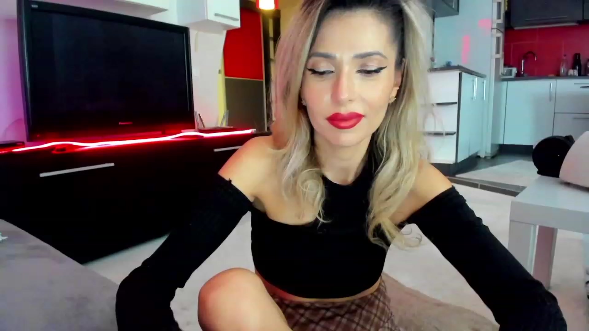 Gallery image thumbnail from SmileyTinaa's myfreecams stream on, 02/29/2024, 24:00 image 18 of 20