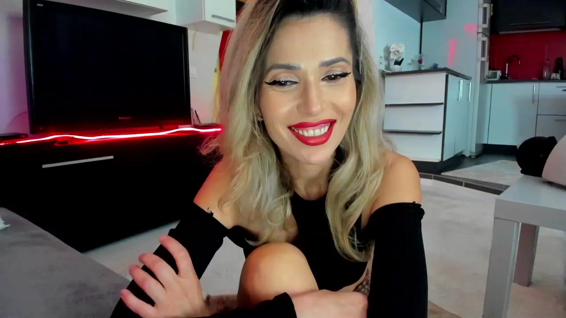 Gallery image thumbnail from SmileyTinaa's myfreecams stream on, 02/29/2024, 24:00 image 1 of 20