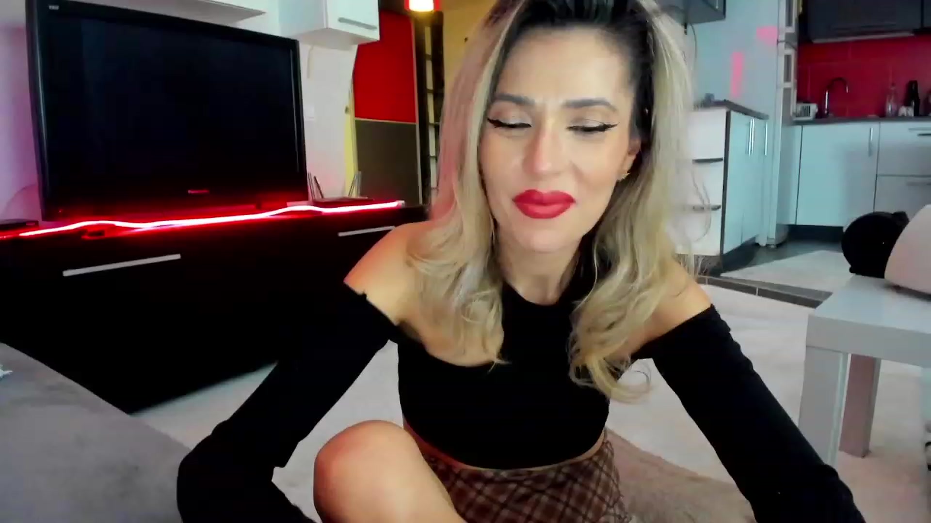 Gallery image thumbnail from SmileyTinaa's myfreecams stream on, 02/29/2024, 24:00 image 16 of 20