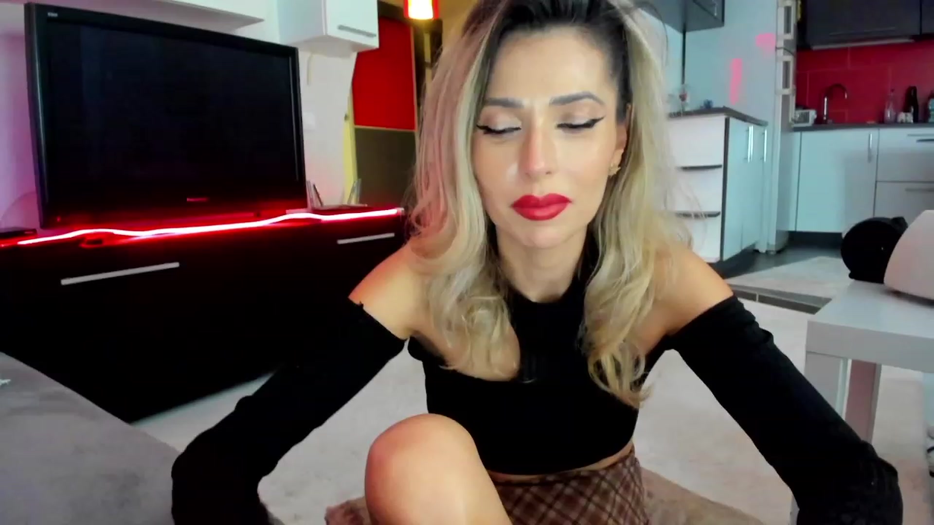 Gallery image thumbnail from SmileyTinaa's myfreecams stream on, 02/29/2024, 24:00 image 20 of 20
