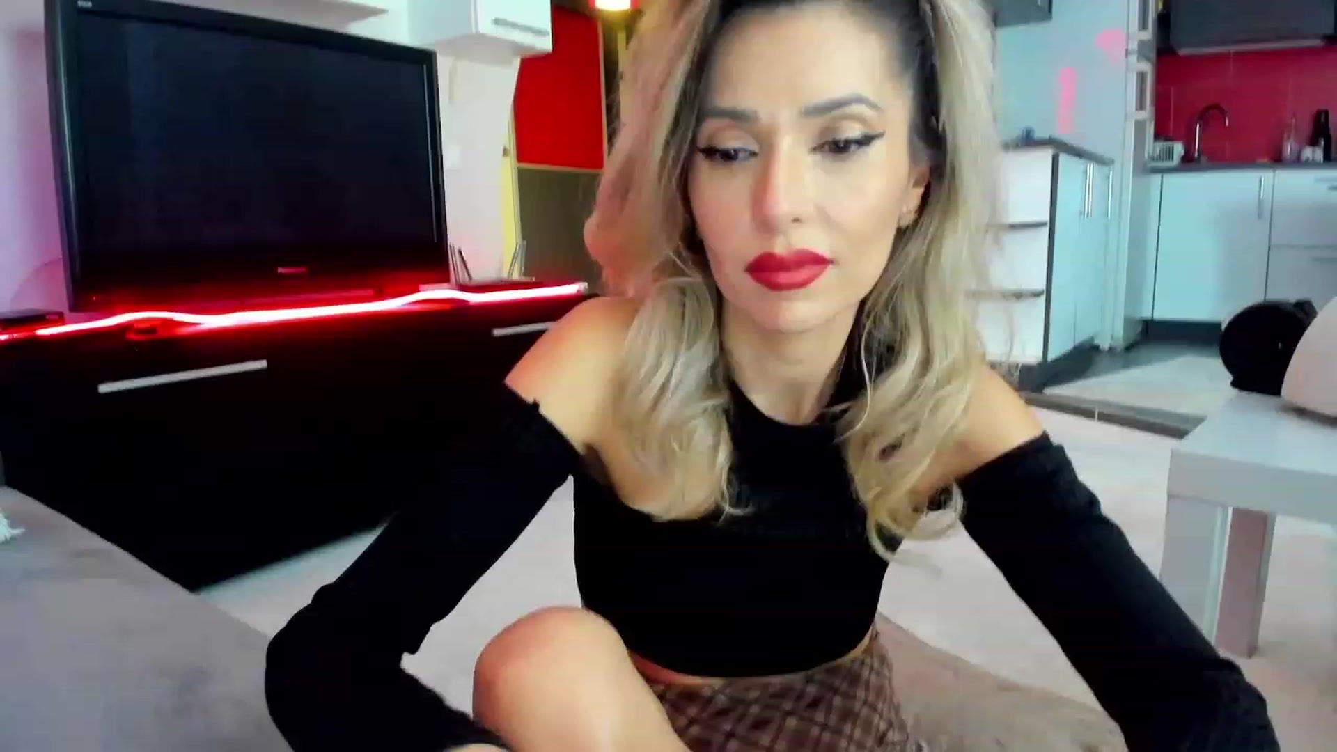 Gallery image thumbnail from SmileyTinaa's myfreecams stream on, 02/29/2024, 24:00 image 6 of 20
