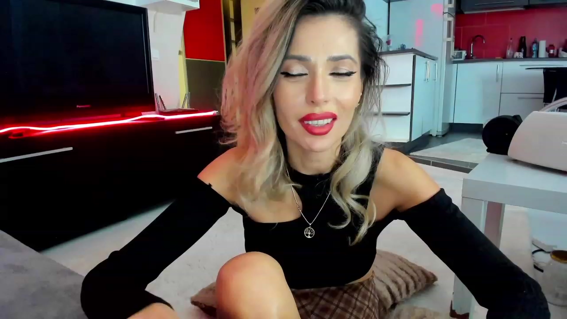 Gallery image thumbnail from SmileyTinaa's myfreecams stream on, 02/29/2024, 03:11 image 15 of 20