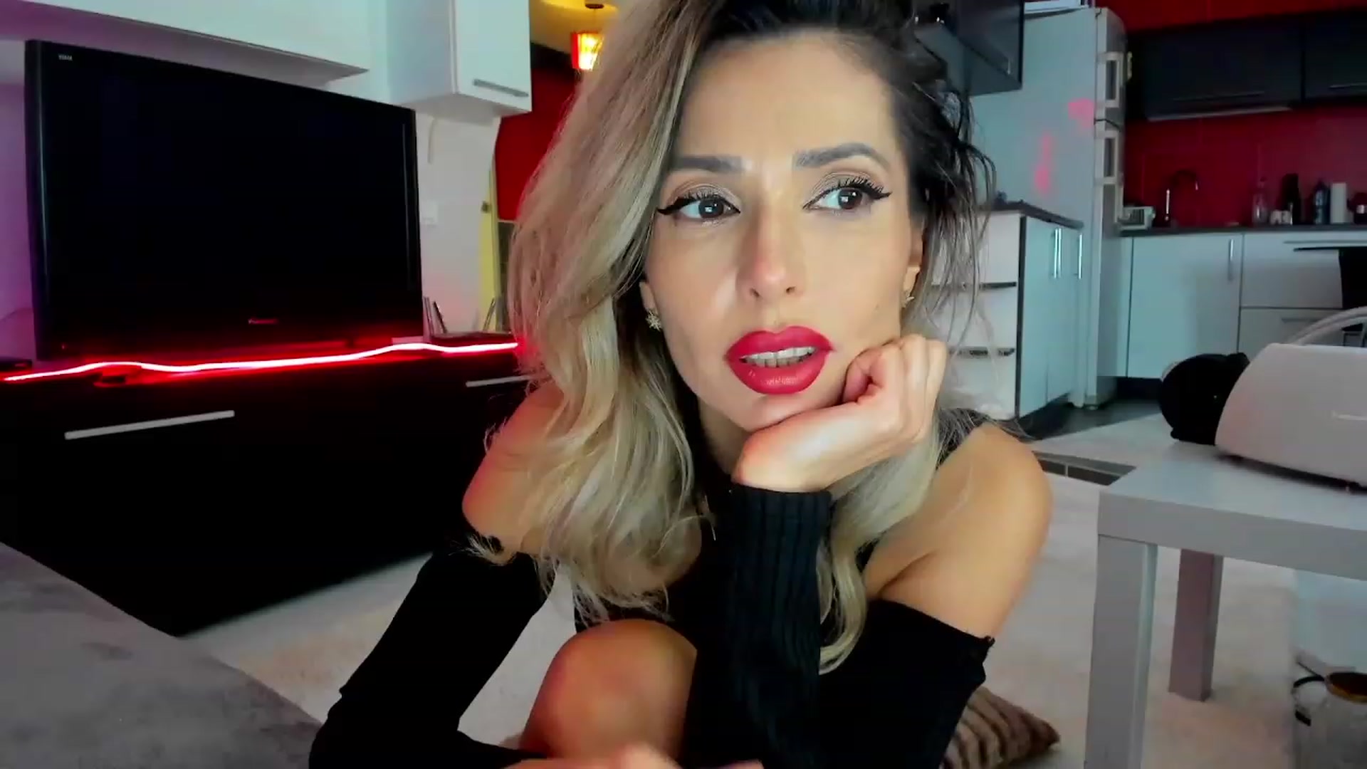 Gallery image thumbnail from SmileyTinaa's myfreecams stream on, 02/29/2024, 03:11 image 12 of 20