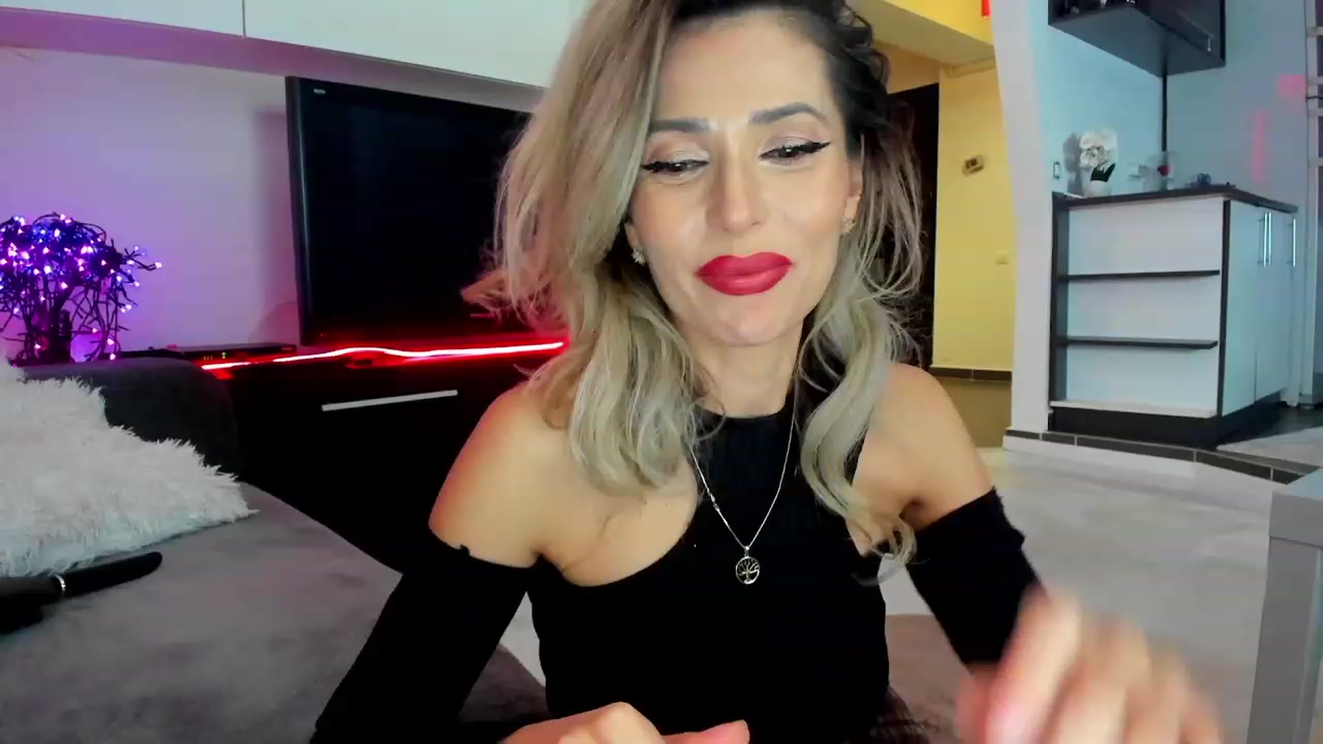 Gallery image thumbnail from SmileyTinaa's myfreecams stream on, 02/29/2024, 03:11 image 10 of 20