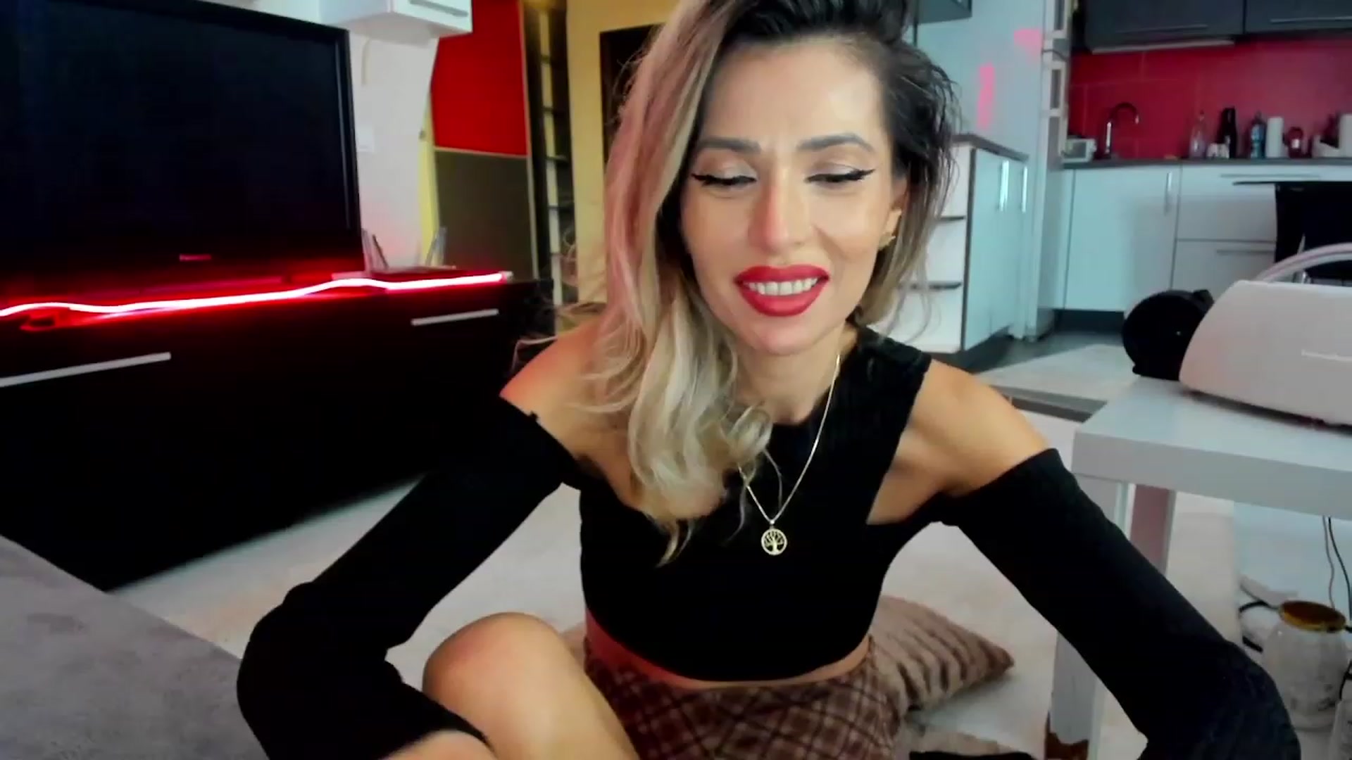 Gallery image thumbnail from SmileyTinaa's myfreecams stream on, 02/29/2024, 03:11 image 17 of 20