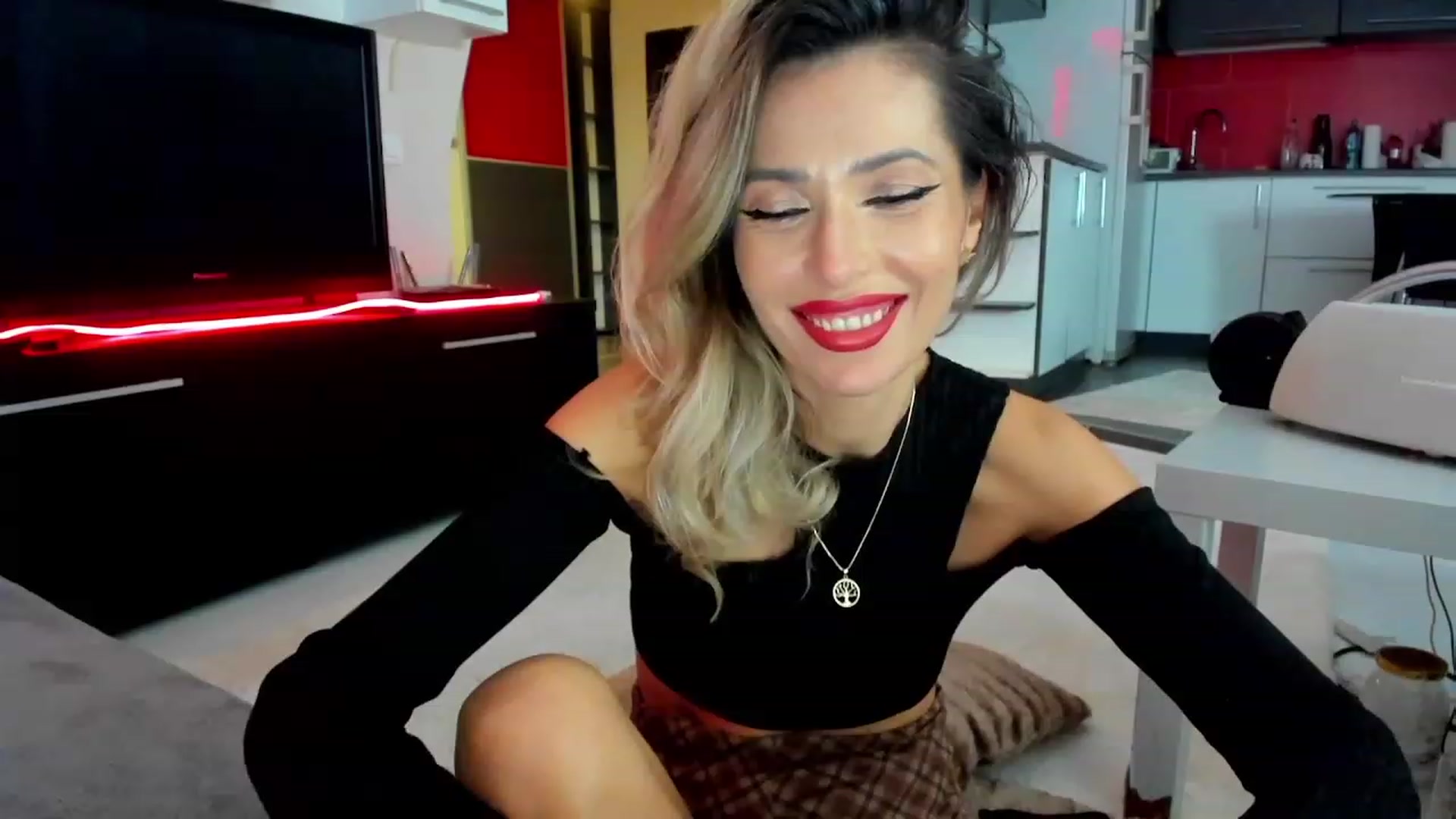 Gallery image thumbnail from SmileyTinaa's myfreecams stream on, 02/29/2024, 03:11 image 16 of 20