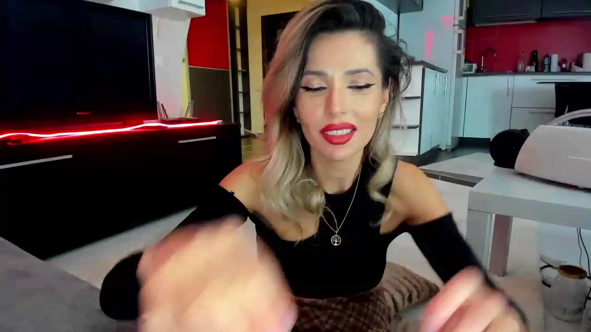 Gallery image thumbnail from SmileyTinaa's myfreecams stream on, 02/29/2024, 03:11 image 19 of 20