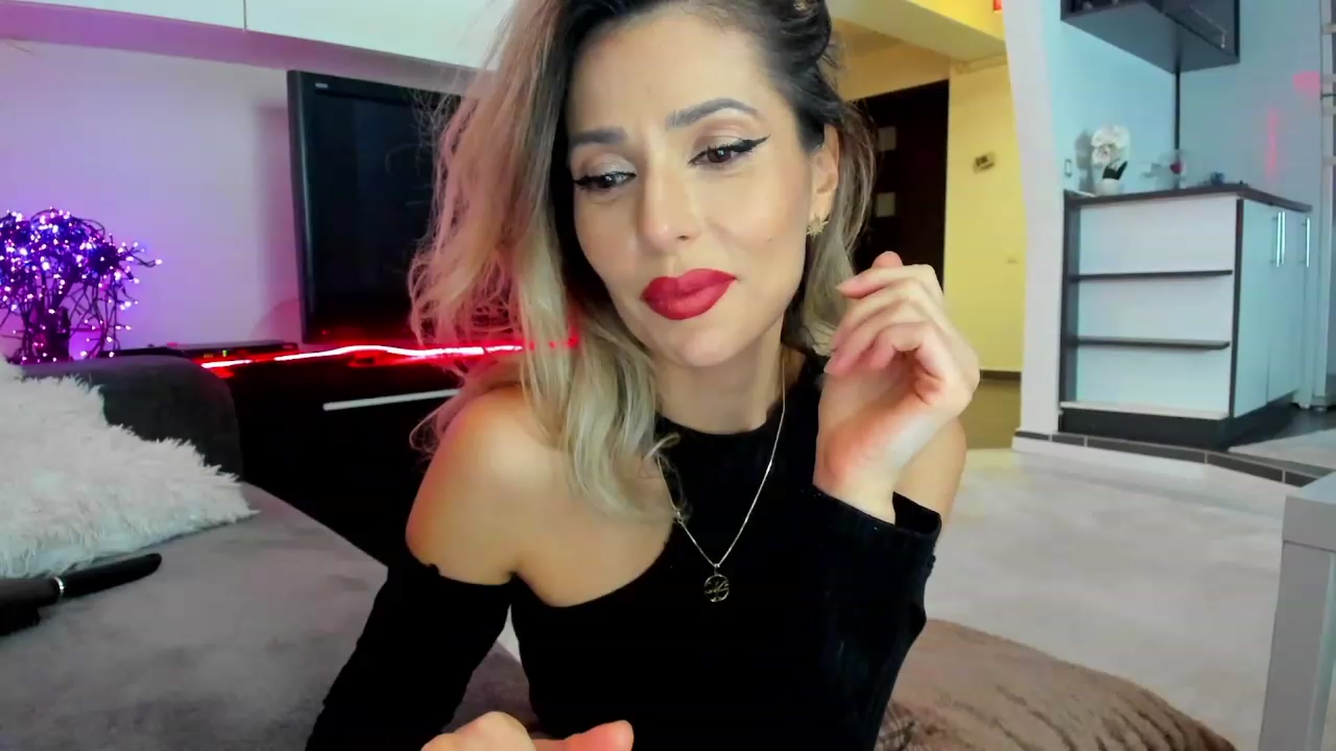 Gallery image thumbnail from SmileyTinaa's myfreecams stream on, 02/29/2024, 03:11 image 6 of 20