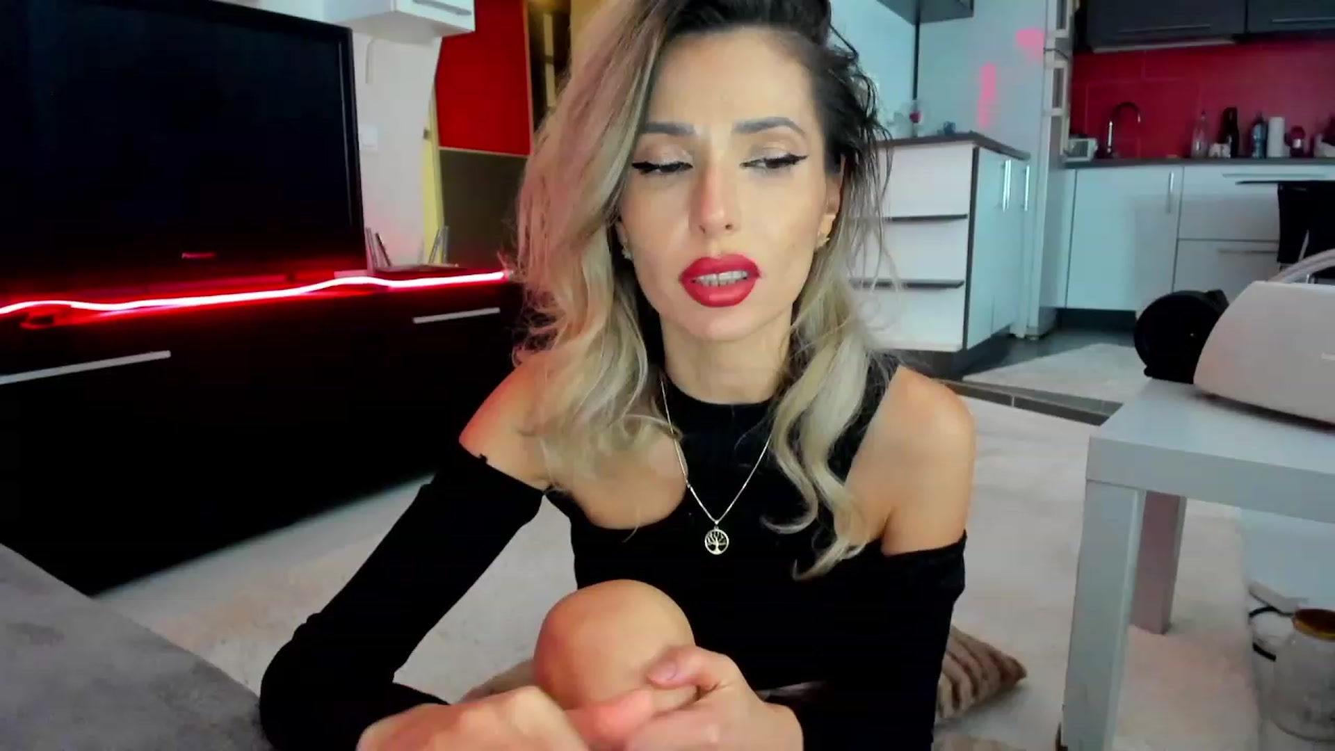 Gallery image thumbnail from SmileyTinaa's myfreecams stream on, 02/29/2024, 03:11 image 13 of 20