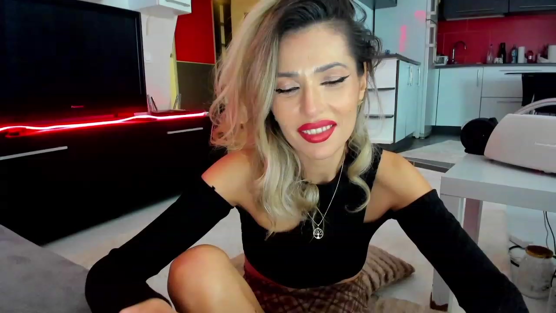 Gallery image thumbnail from SmileyTinaa's myfreecams stream on, 02/29/2024, 03:11 image 18 of 20