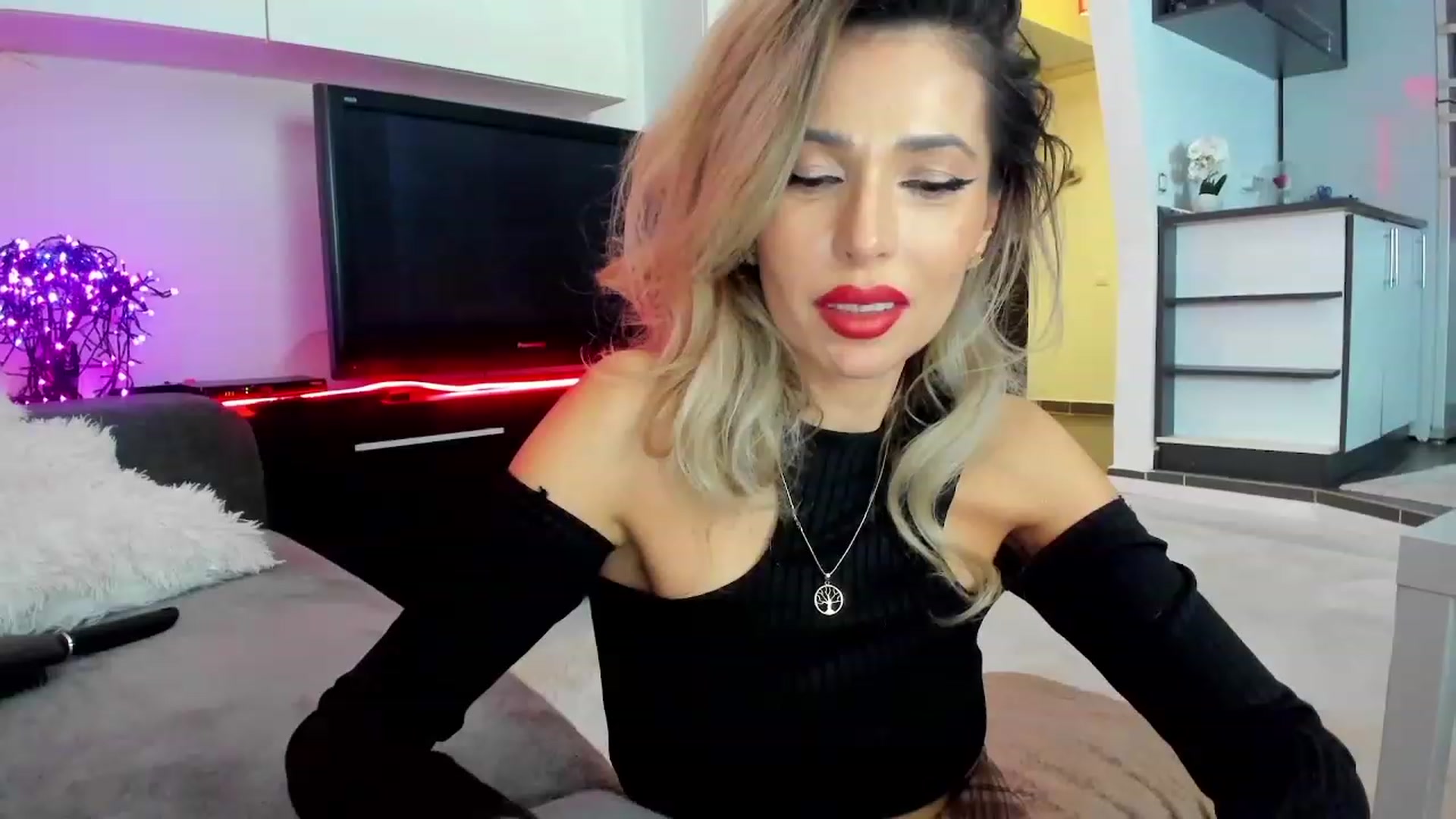 Gallery image thumbnail from SmileyTinaa's myfreecams stream on, 02/29/2024, 03:11 image 11 of 20