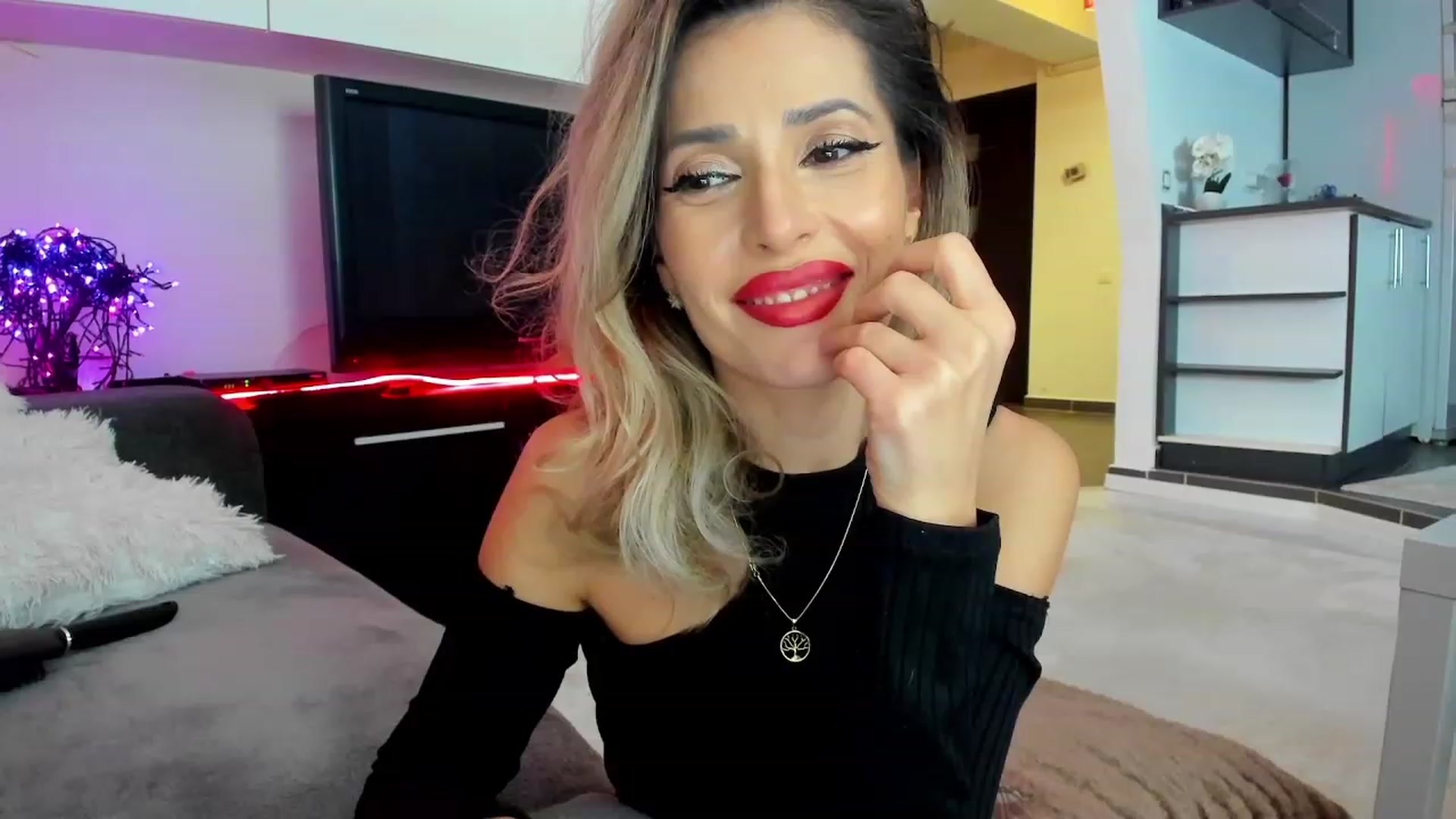Gallery image thumbnail from SmileyTinaa's myfreecams stream on, 02/29/2024, 03:11 image 7 of 20