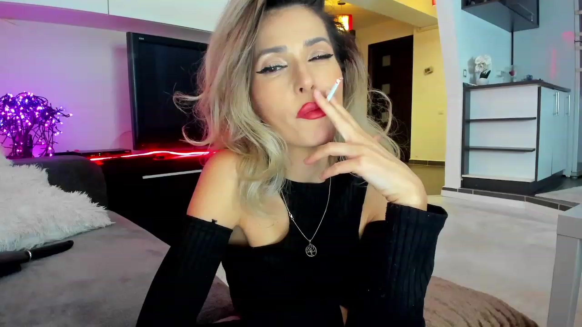 Gallery image thumbnail from SmileyTinaa's myfreecams stream on, 02/29/2024, 03:11 image 1 of 20