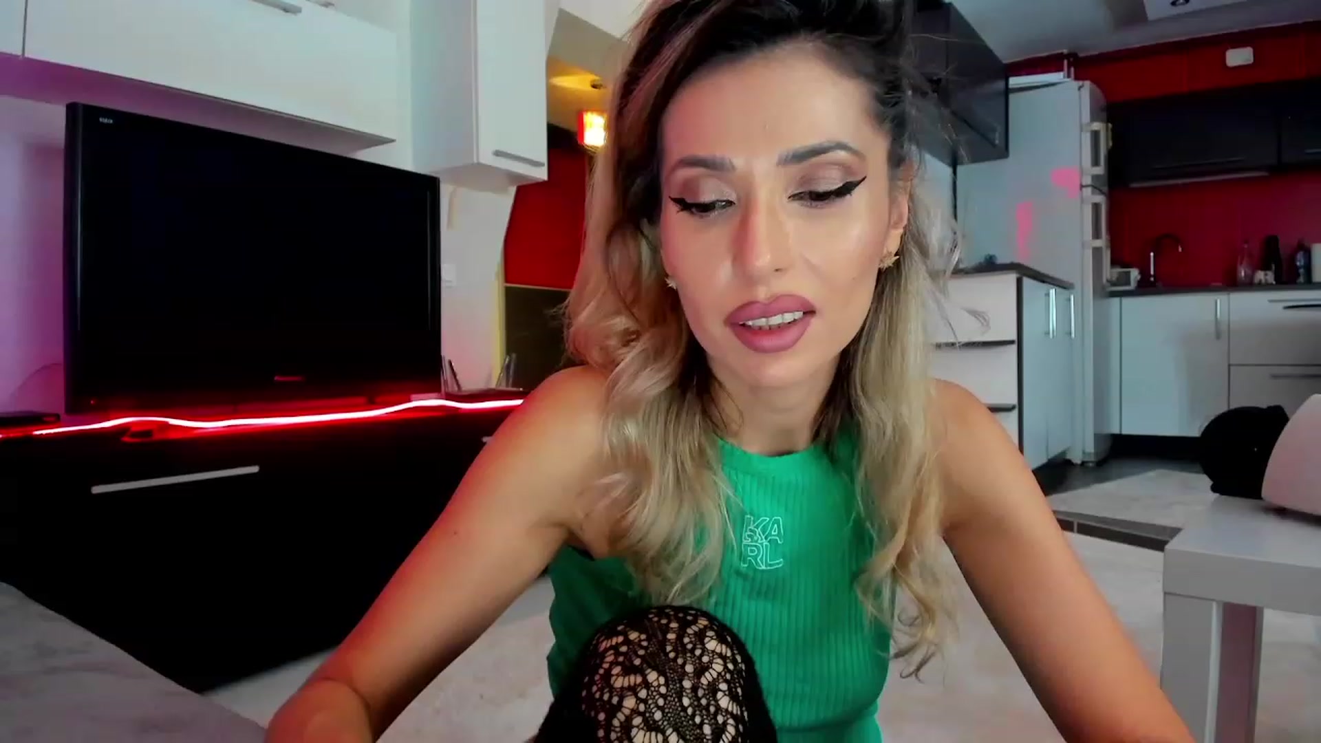 Gallery image thumbnail from SmileyTinaa's myfreecams stream on, 02/29/2024, 22:18 image 13 of 20