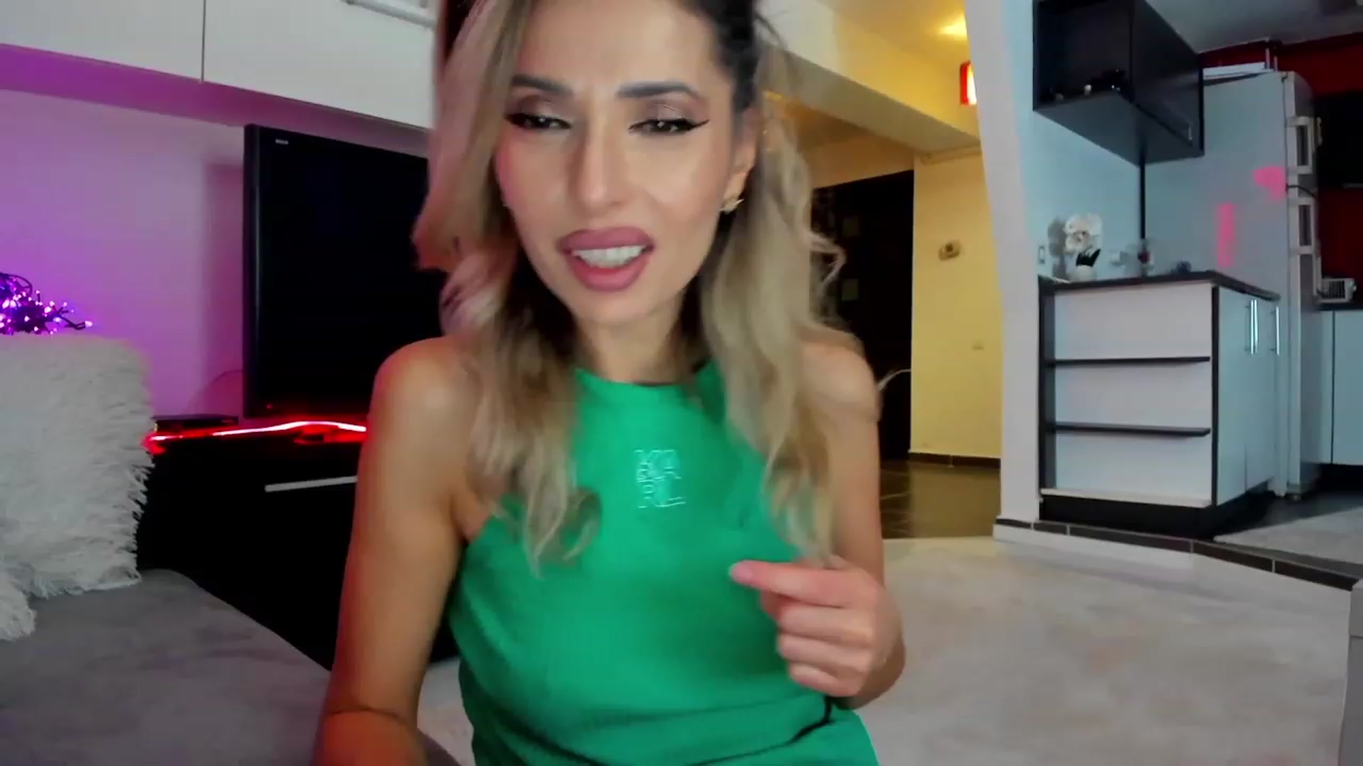 Gallery image thumbnail from SmileyTinaa's myfreecams stream on, 02/29/2024, 22:18 image 19 of 20