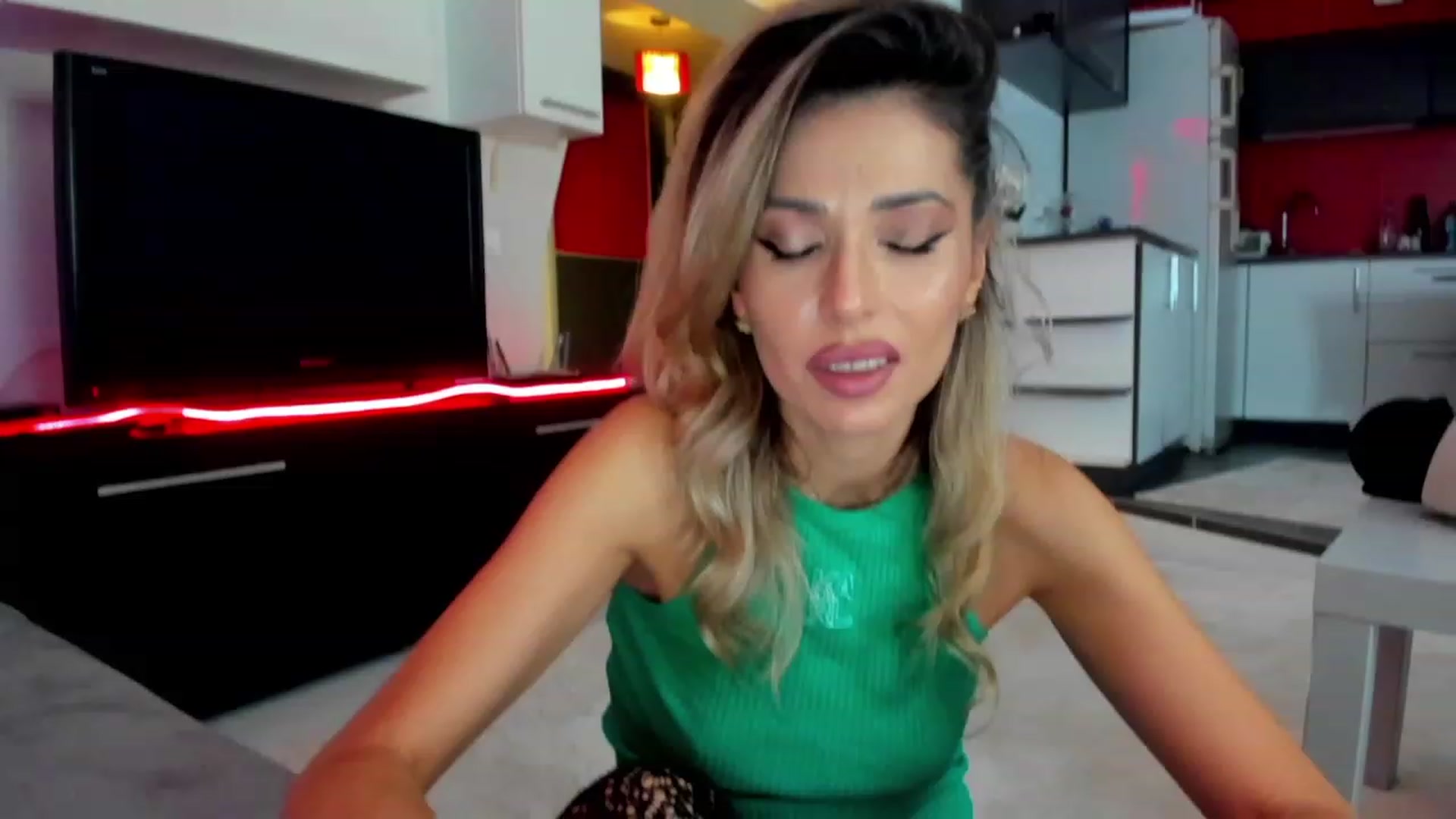 Gallery image thumbnail from SmileyTinaa's myfreecams stream on, 02/29/2024, 22:18 image 1 of 20