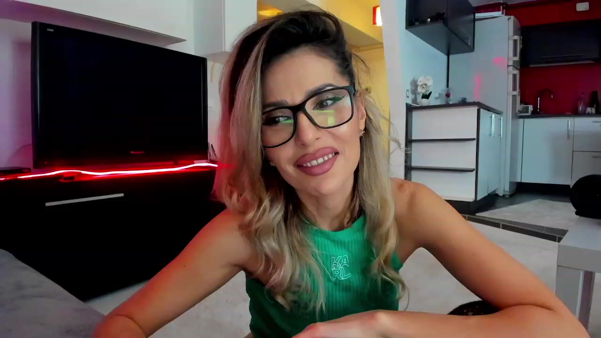 Gallery image thumbnail from SmileyTinaa's myfreecams stream on, 02/29/2024, 22:18 image 3 of 20