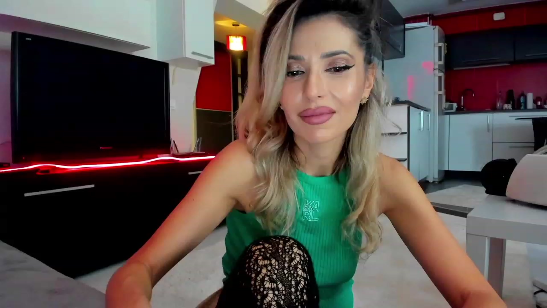 Gallery image thumbnail from SmileyTinaa's myfreecams stream on, 02/29/2024, 22:18 image 16 of 20