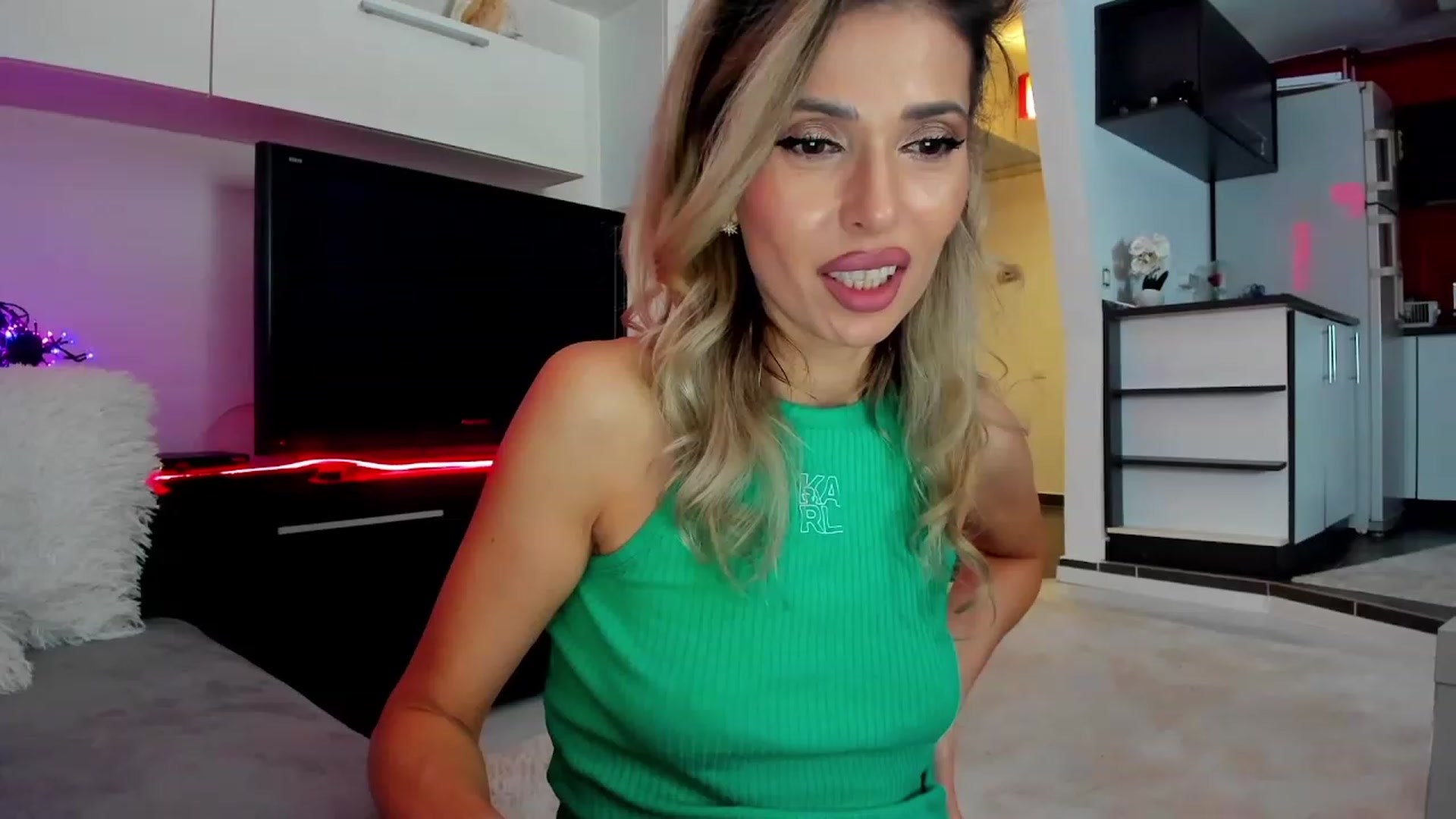 Gallery image thumbnail from SmileyTinaa's myfreecams stream on, 02/29/2024, 22:18 image 20 of 20