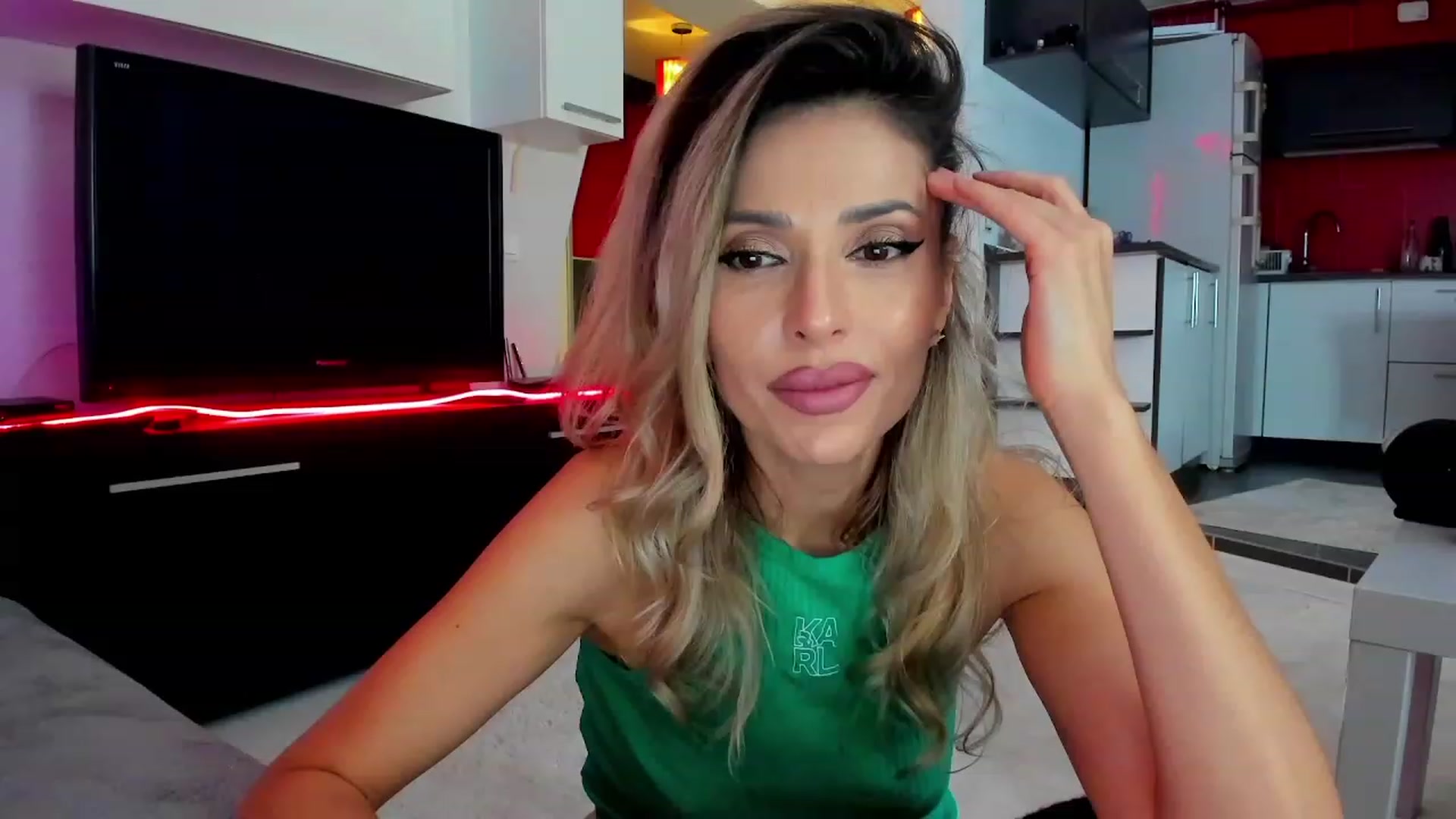 Gallery image thumbnail from SmileyTinaa's myfreecams stream on, 02/29/2024, 22:18 image 4 of 20