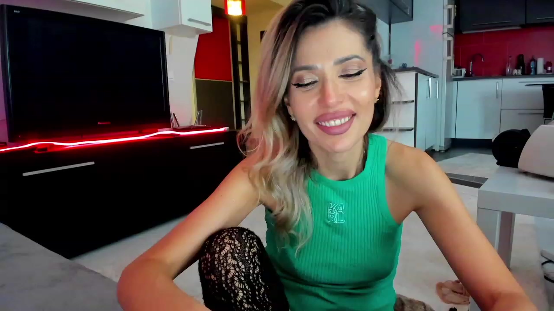 Gallery image thumbnail from SmileyTinaa's myfreecams stream on, 03/01/2024, 04:13 image 3 of 20