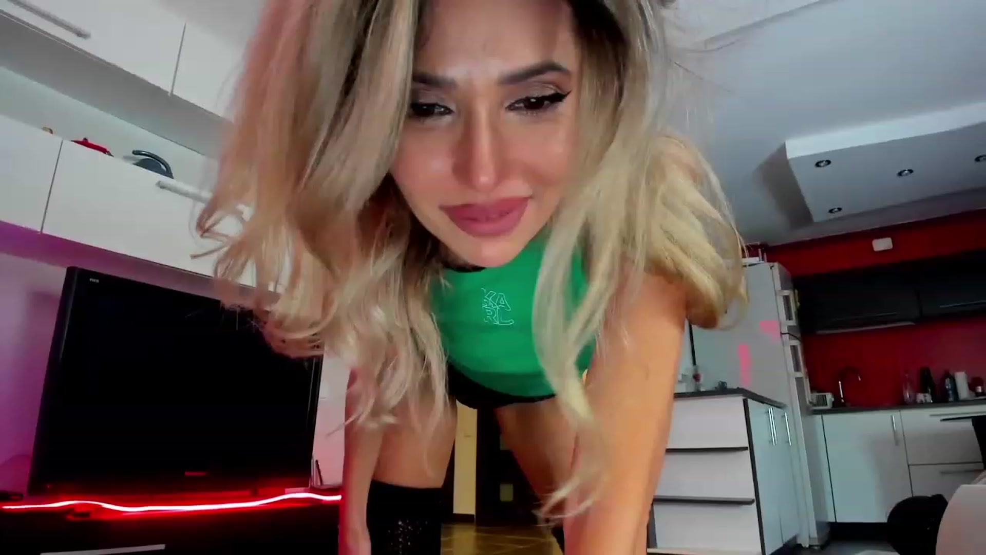Gallery image thumbnail from SmileyTinaa's myfreecams stream on, 03/01/2024, 04:13 image 10 of 20