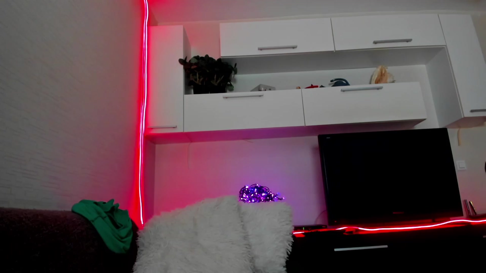 Gallery image thumbnail from SmileyTinaa's myfreecams stream on, 03/01/2024, 04:13 image 14 of 20