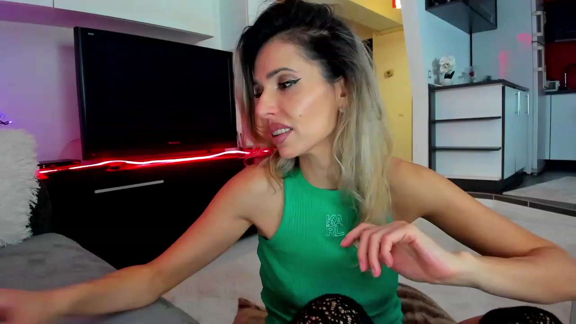 Gallery image thumbnail from SmileyTinaa's myfreecams stream on, 03/01/2024, 04:13 image 20 of 20