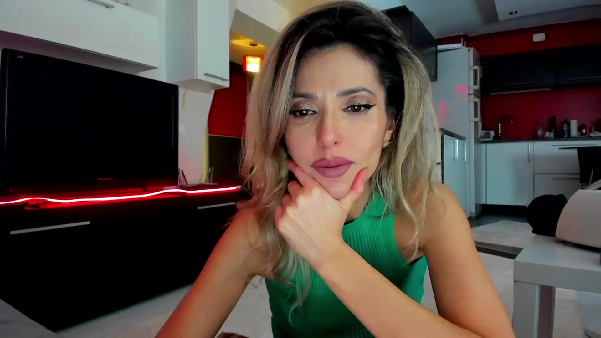 Gallery image thumbnail from SmileyTinaa's myfreecams stream on, 03/01/2024, 04:13 image 9 of 20