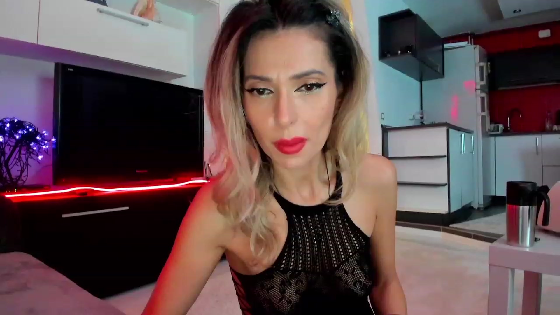 Gallery image thumbnail from SmileyTinaa's myfreecams stream on, 03/02/2024, 01:13 image 4 of 20