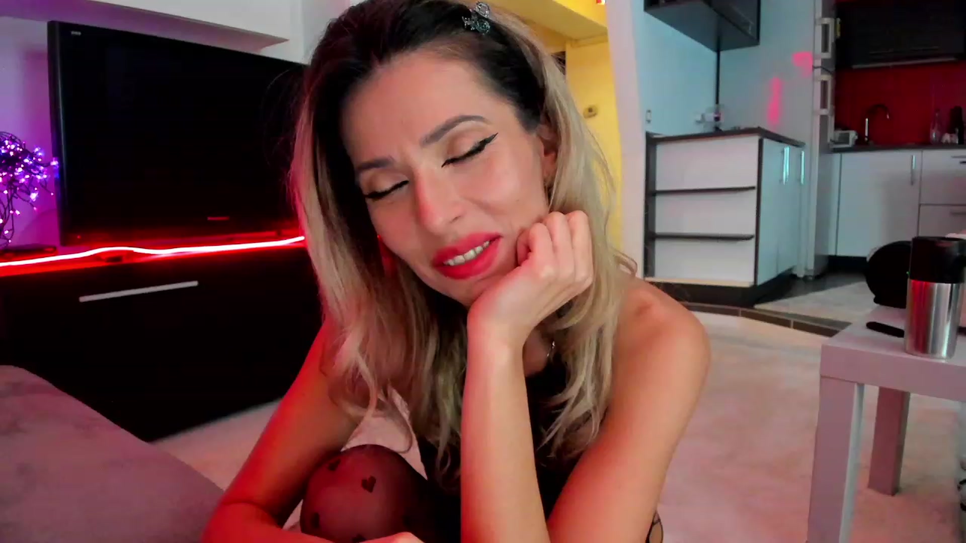 Gallery image thumbnail from SmileyTinaa's myfreecams stream on, 03/02/2024, 01:13 image 7 of 20