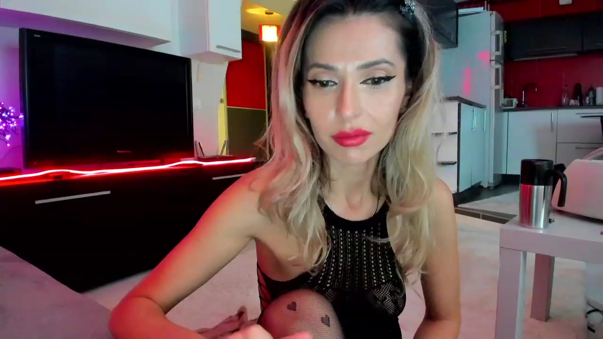 Gallery image thumbnail from SmileyTinaa's myfreecams stream on, 03/02/2024, 01:13 image 6 of 20