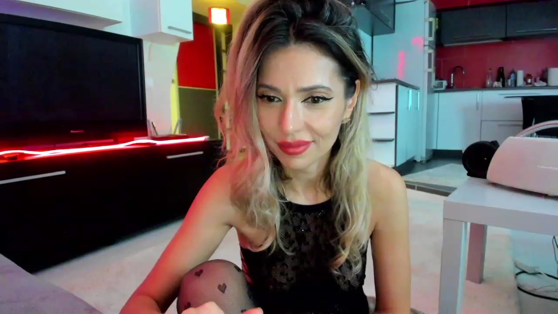 Gallery image thumbnail from SmileyTinaa's myfreecams stream on, 03/02/2024, 02:43 image 1 of 20