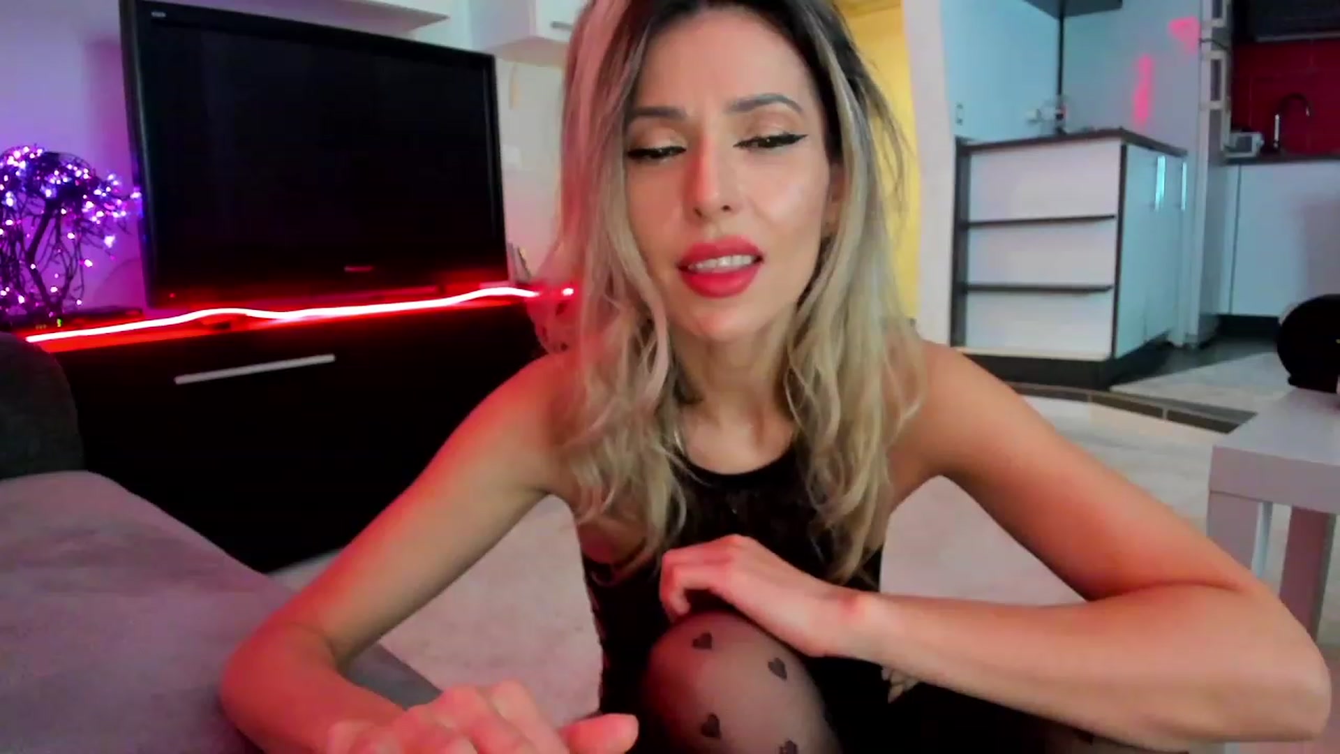 Gallery image thumbnail from SmileyTinaa's myfreecams stream on, 03/02/2024, 02:43 image 17 of 20