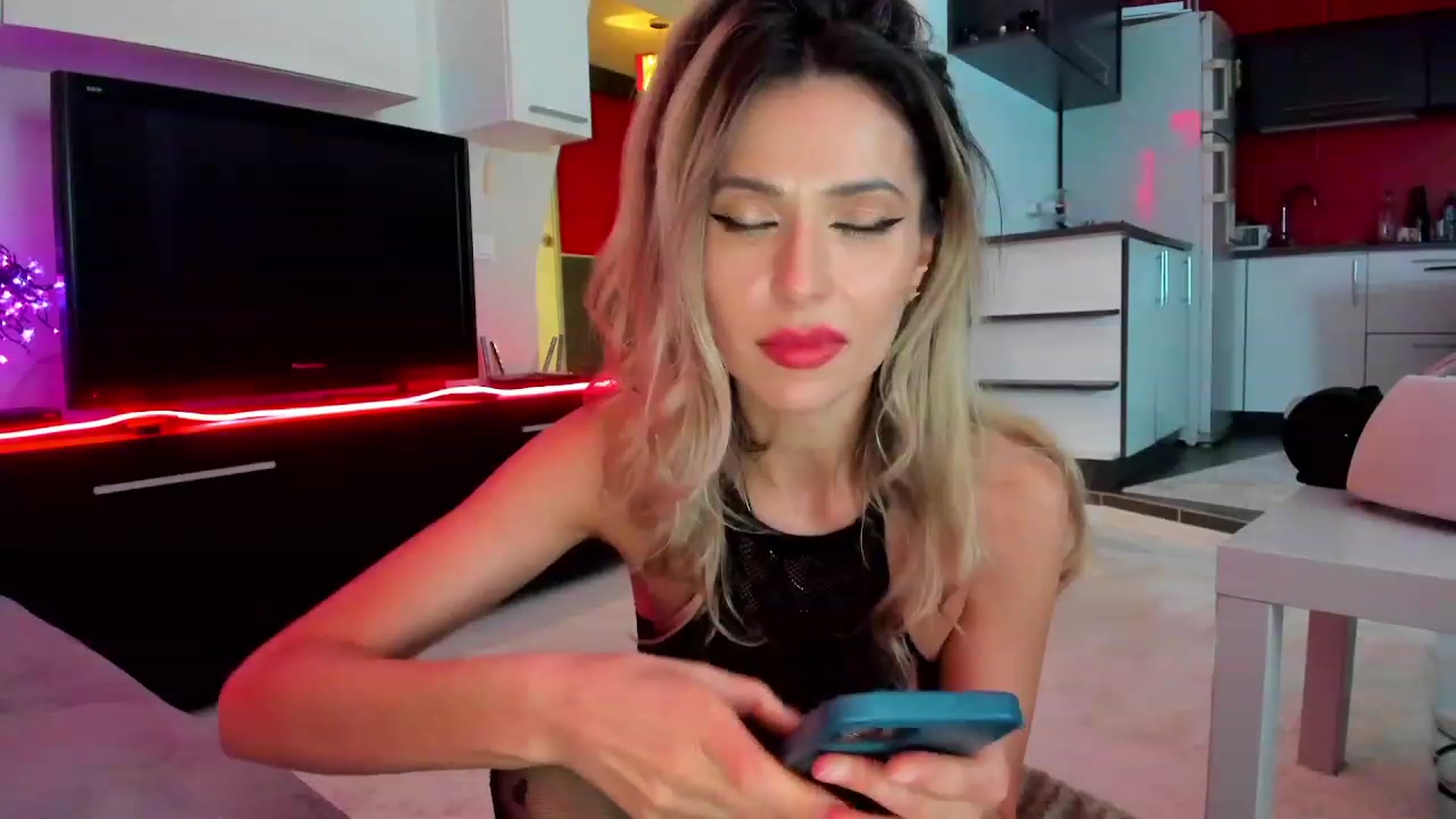 Gallery image thumbnail from SmileyTinaa's myfreecams stream on, 03/02/2024, 02:43 image 12 of 20
