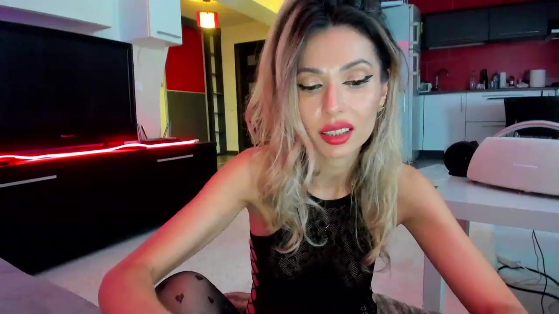 Gallery image thumbnail from SmileyTinaa's myfreecams stream on, 03/02/2024, 02:43 image 4 of 20