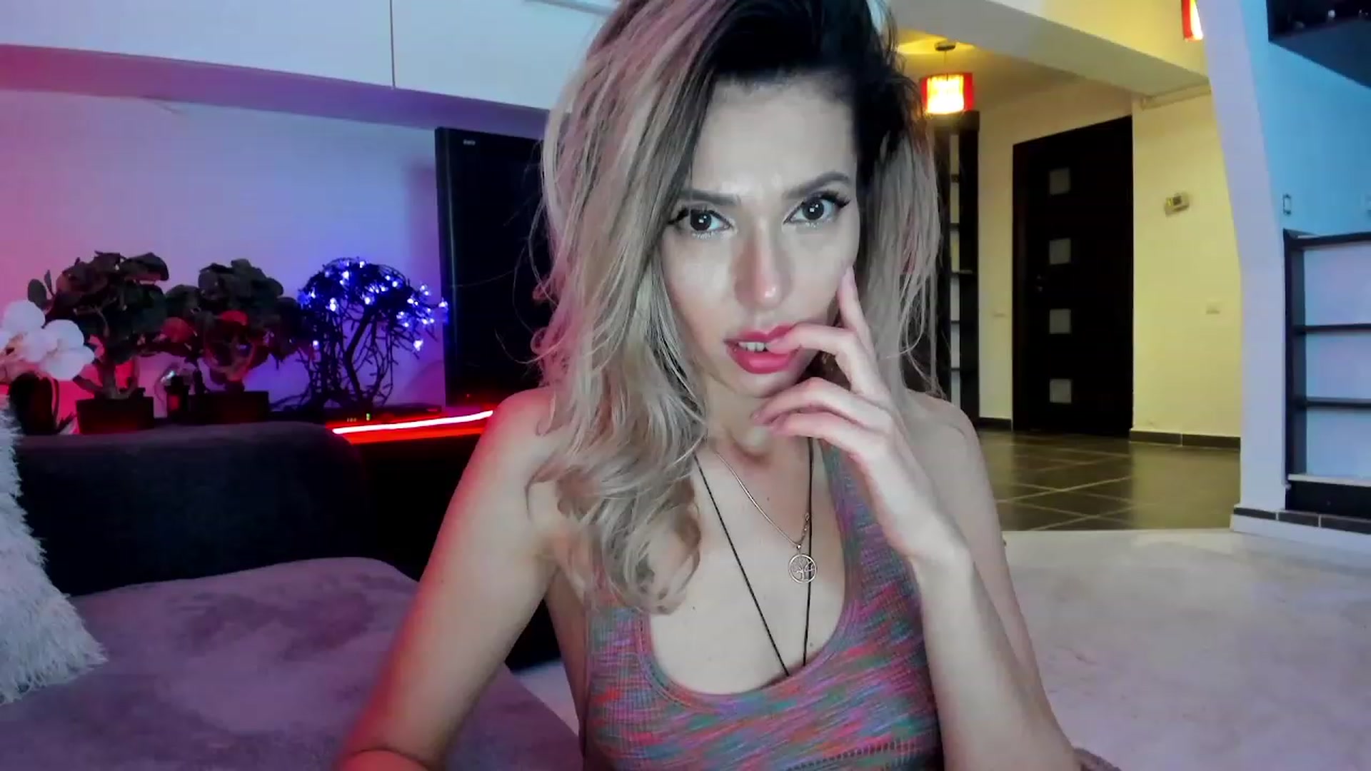Gallery image thumbnail from SmileyTinaa's myfreecams stream on, 03/02/2024, 05:38 image 3 of 20