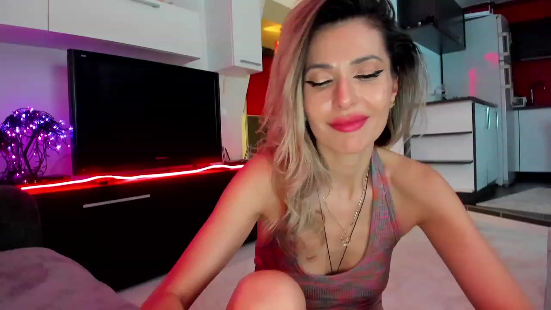 Gallery image thumbnail from SmileyTinaa's myfreecams stream on, 03/02/2024, 05:38 image 16 of 20