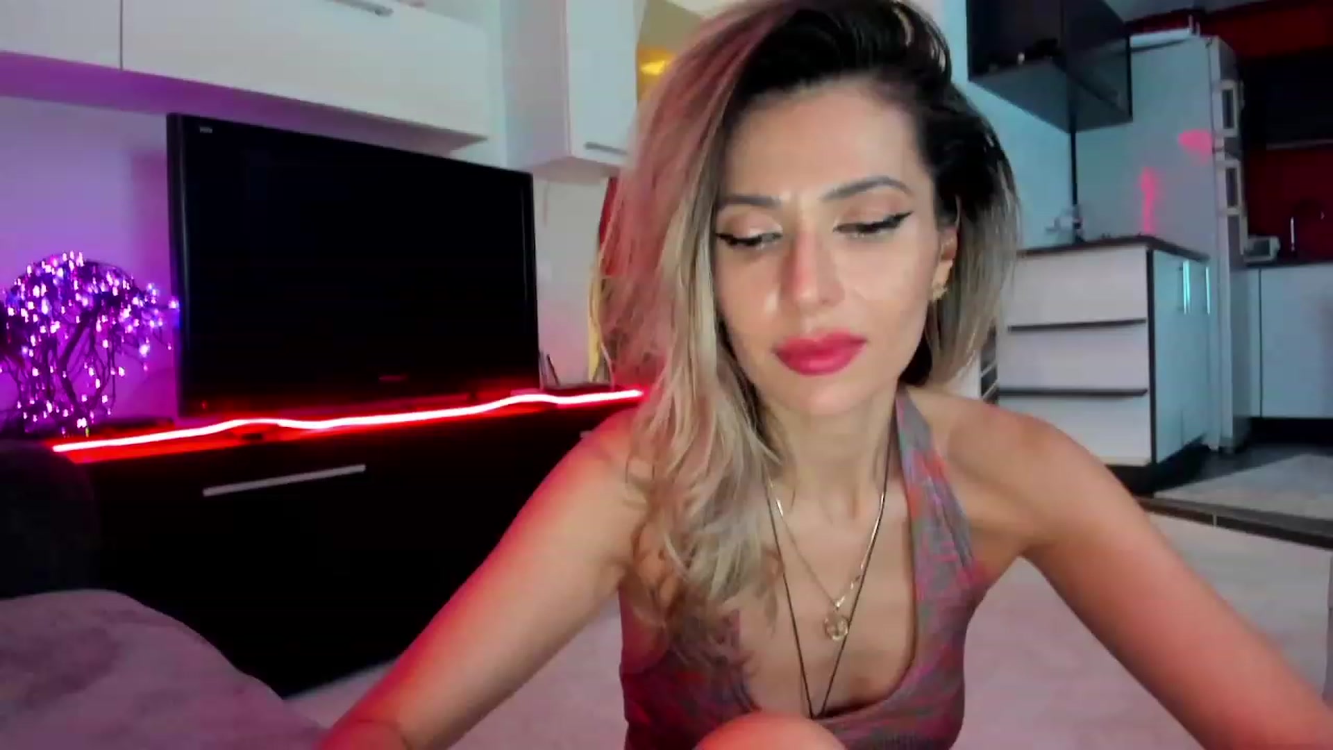 Gallery image thumbnail from SmileyTinaa's myfreecams stream on, 03/02/2024, 05:38 image 20 of 20