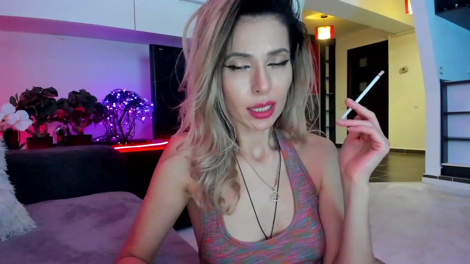 Gallery image thumbnail from SmileyTinaa's myfreecams stream on, 03/02/2024, 05:38 image 2 of 20