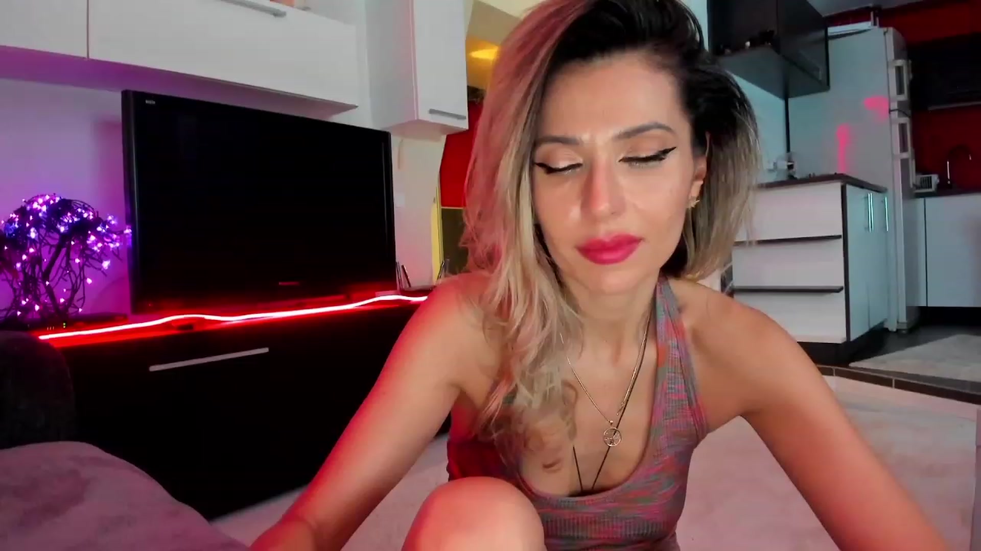 Gallery image thumbnail from SmileyTinaa's myfreecams stream on, 03/02/2024, 05:38 image 18 of 20