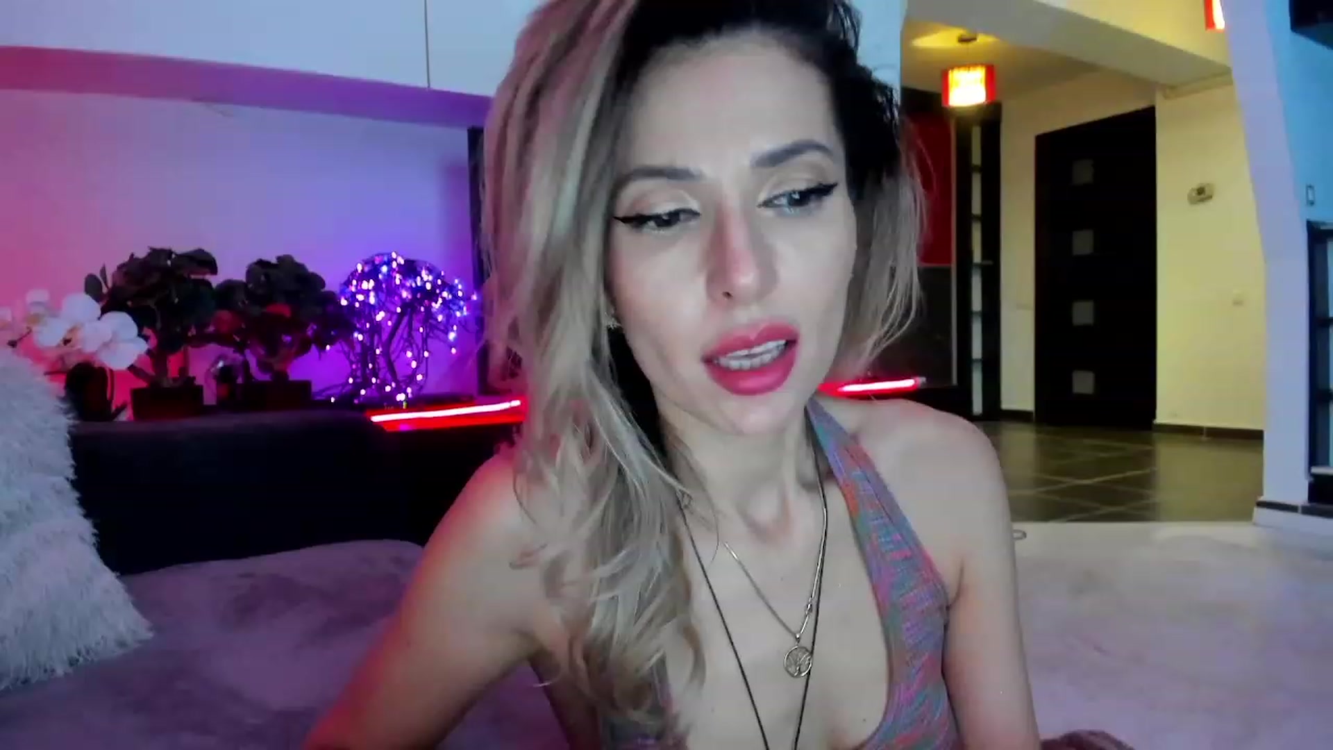 Gallery image thumbnail from SmileyTinaa's myfreecams stream on, 03/02/2024, 05:38 image 11 of 20