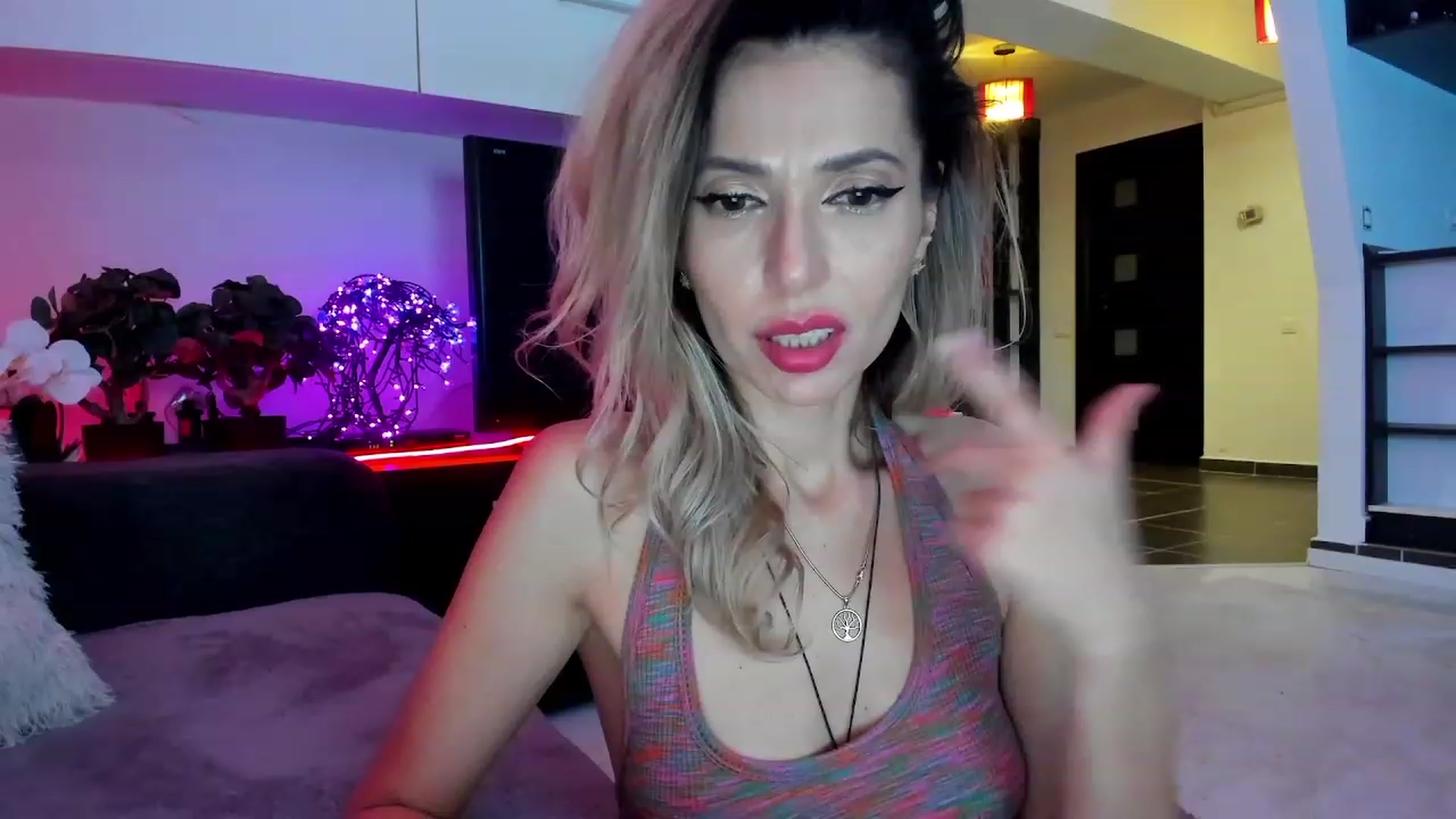 Gallery image thumbnail from SmileyTinaa's myfreecams stream on, 03/02/2024, 05:38 image 5 of 20