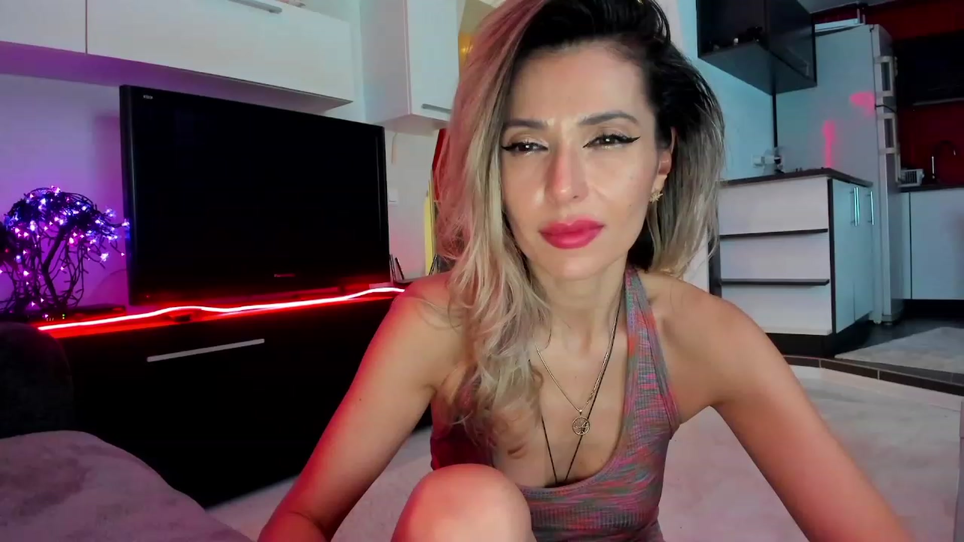 Gallery image thumbnail from SmileyTinaa's myfreecams stream on, 03/02/2024, 05:38 image 19 of 20