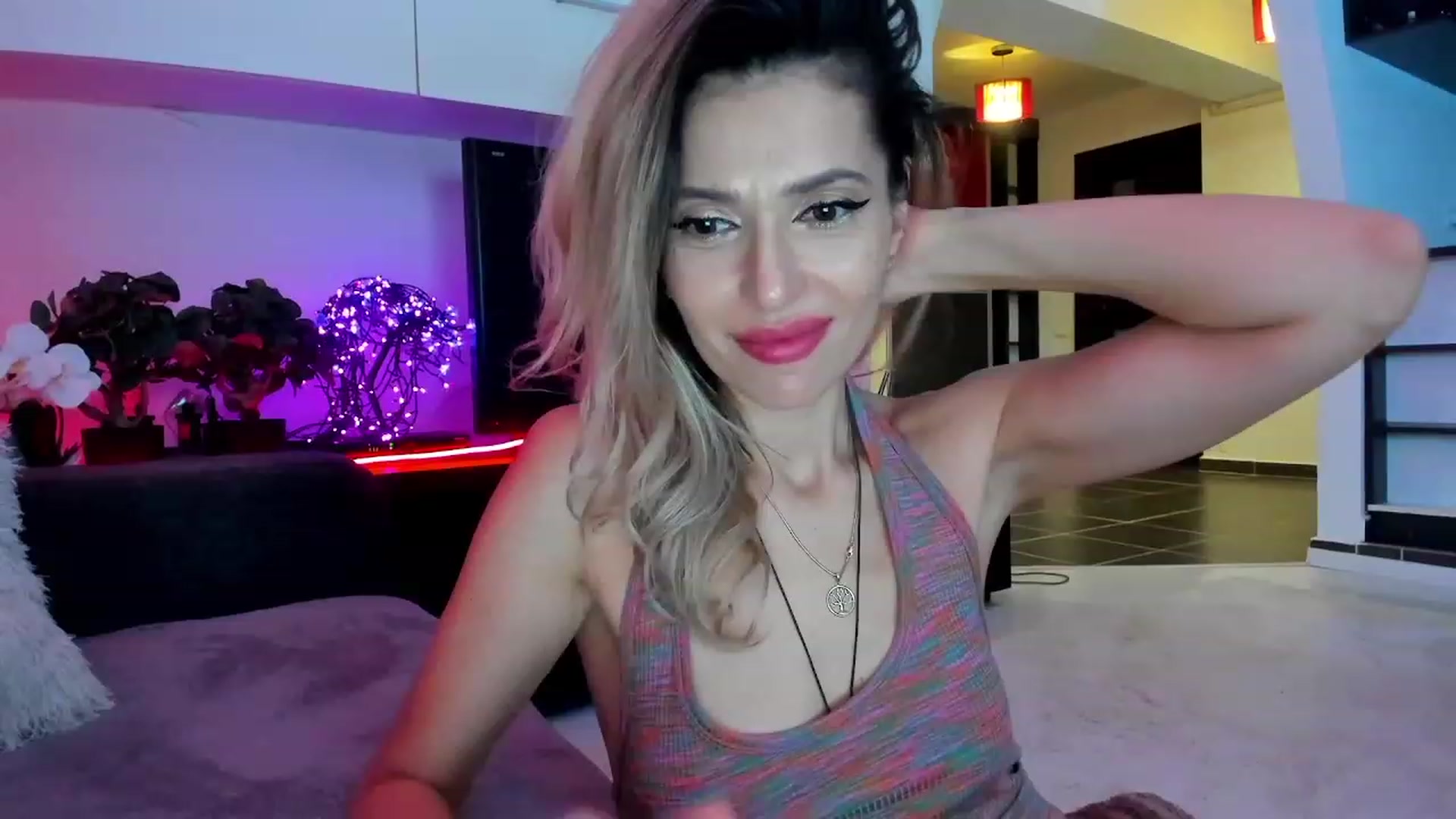 Gallery image thumbnail from SmileyTinaa's myfreecams stream on, 03/02/2024, 05:38 image 6 of 20