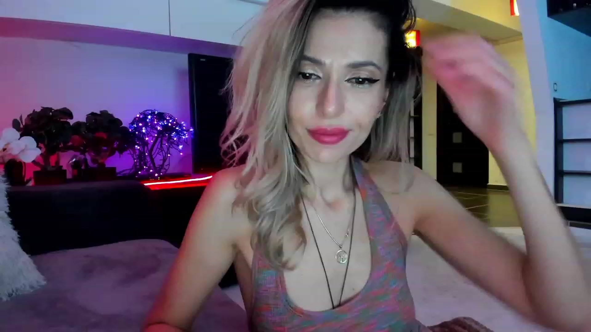 Gallery image thumbnail from SmileyTinaa's myfreecams stream on, 03/02/2024, 05:38 image 8 of 20