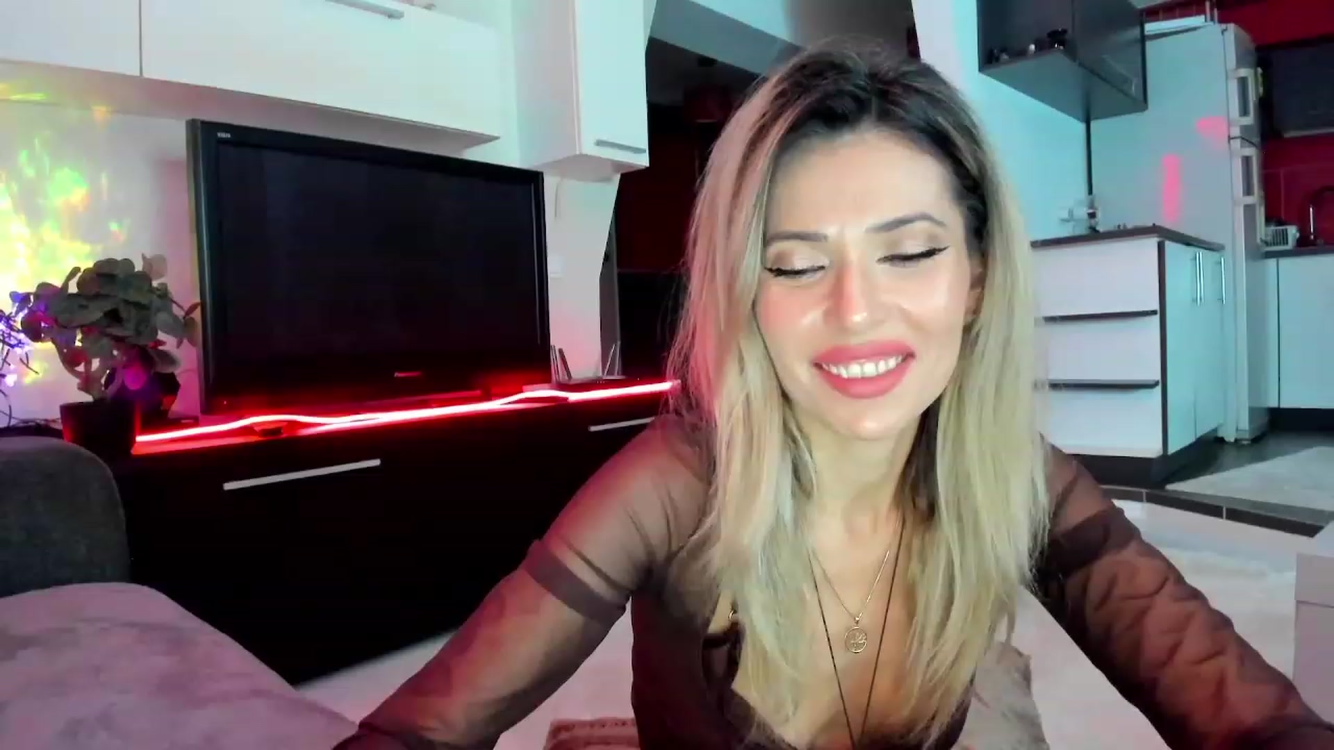 Gallery image thumbnail from SmileyTinaa's myfreecams stream on, 03/04/2024, 22:53 image 5 of 20