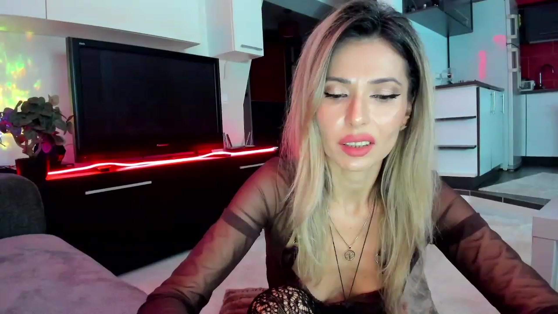 Gallery image thumbnail from SmileyTinaa's myfreecams stream on, 03/04/2024, 22:53 image 12 of 20